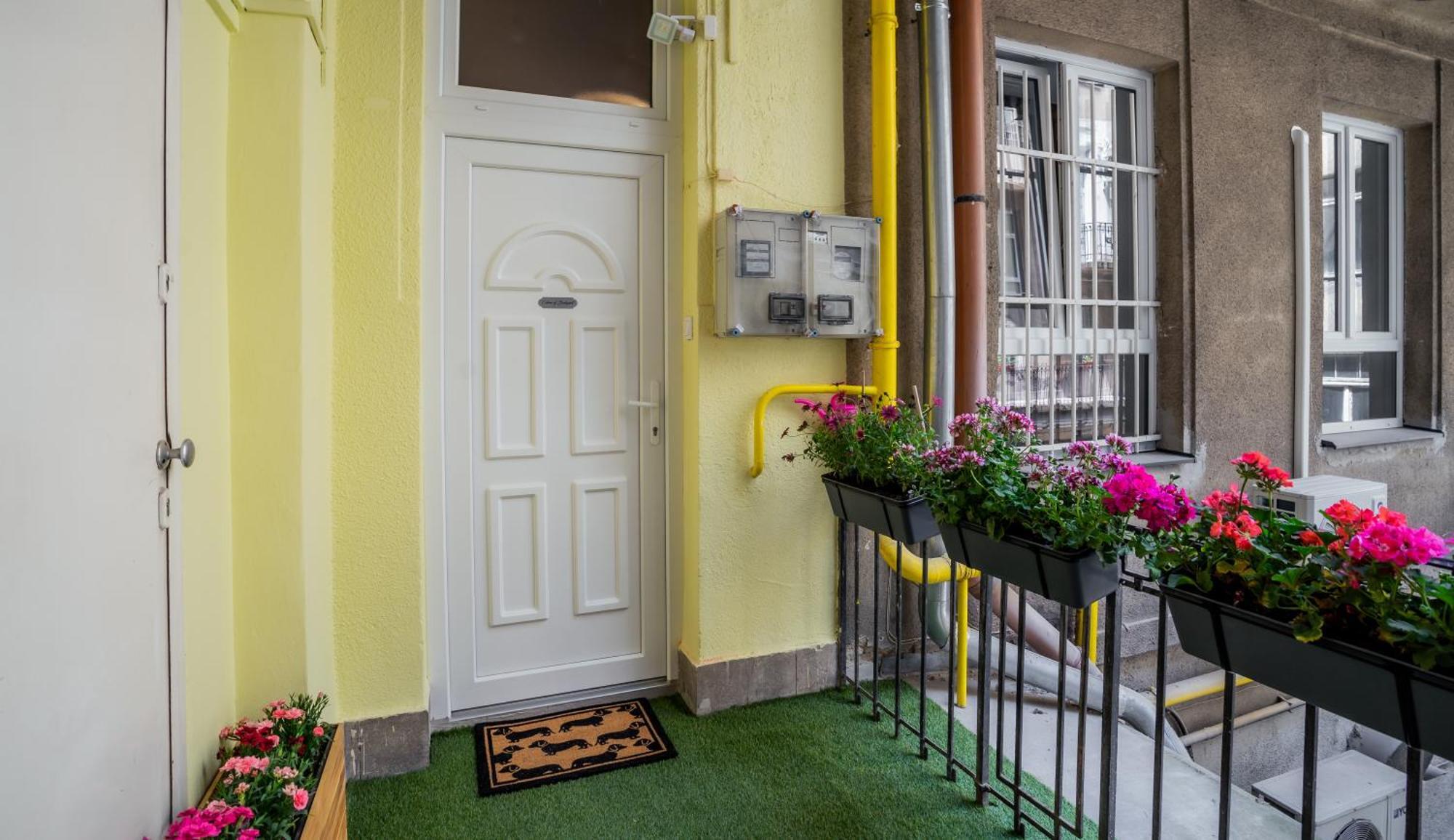 Colors Of Budapest Exterior photo